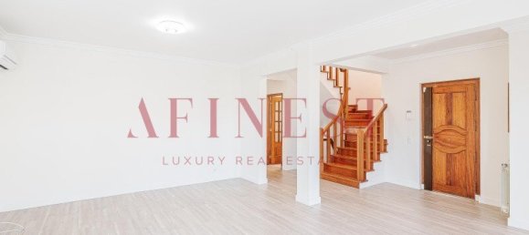 3 bedrooms Villa in Cascais, Portugal No. 275764 3