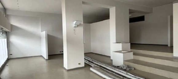 234m² Commercial property in Milan, Italy No. 295064 6