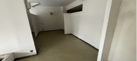 234m² Commercial property in Milan, Italy No. 295064 9