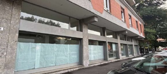 234m² Commercial property in Milan, Italy No. 295064 5
