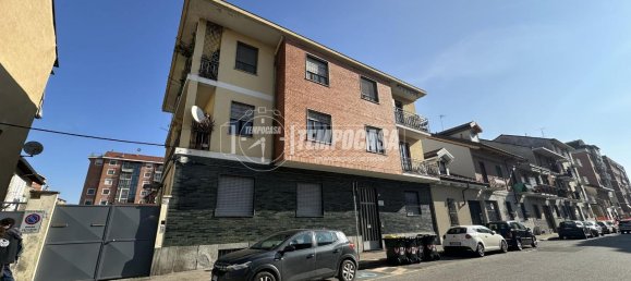 3 rooms Apartment in Turin, Italy No. 39848 2