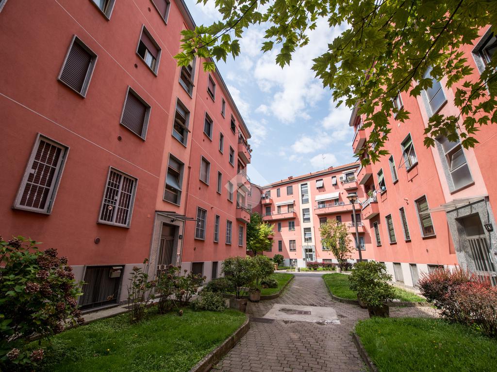 Квартира с 1 спальней в Милан, Италия № 298392