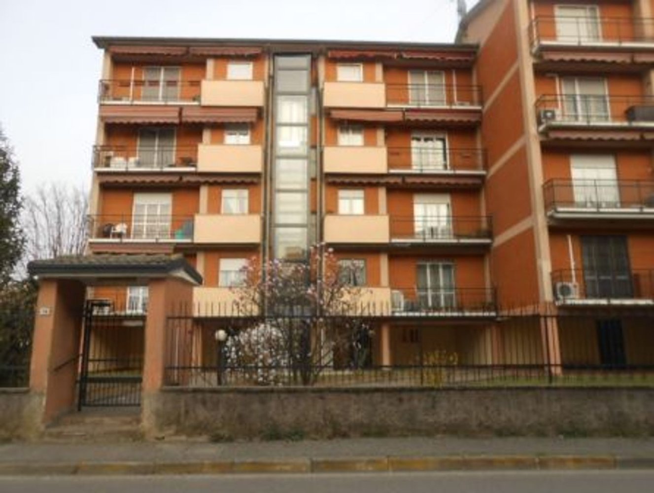 Квартира с 3 комнатами в Камбьяго, Италия № 9383