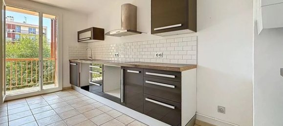 2 bedrooms Apartment in Marseille, France No. 314312 3