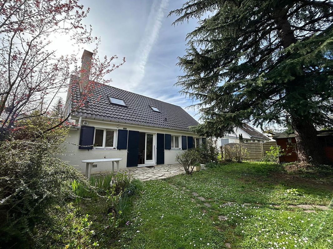 4 bedrooms House in Lesigny, France No. 184361