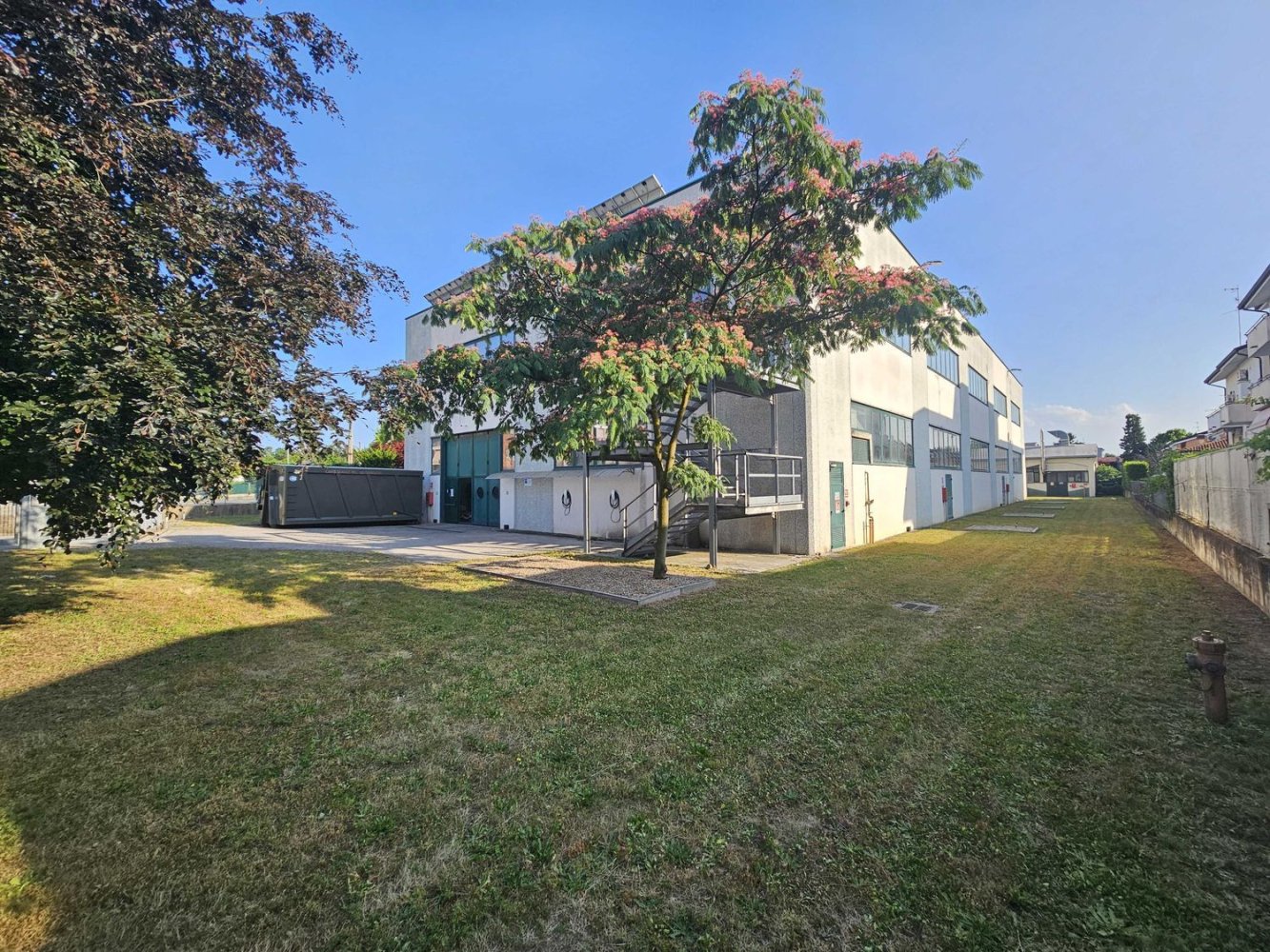 Entrepôt à Gallarate, Italy 3400m² No. 261278