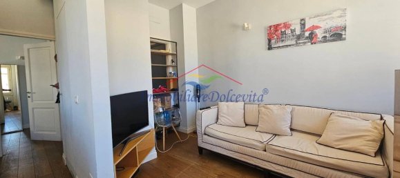 3 rooms Apartment in Florence, Italy No. 41691 2