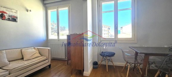 3 rooms Apartment in Florence, Italy No. 41691 3