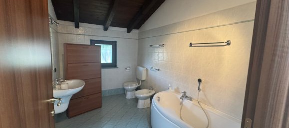 4 غرف نوم شقة في Gavirate, Italy رقم 361276 3