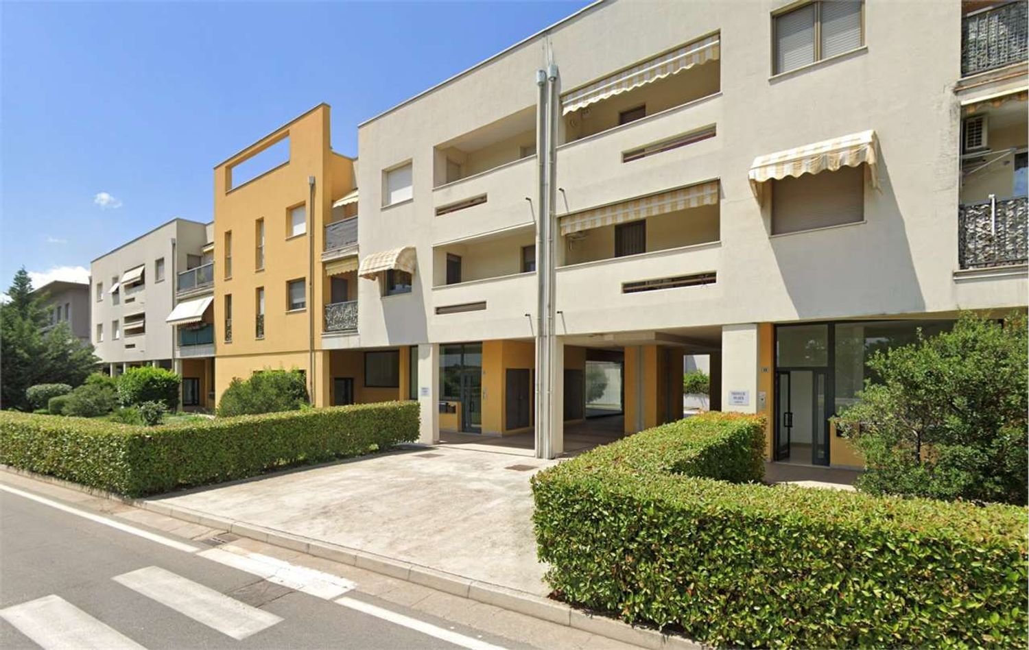 170m² Commercial property in Brescia, Italy No. 283796