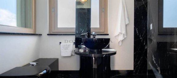 4 bedrooms Villa in Lavagno, Italy No. 150450 21