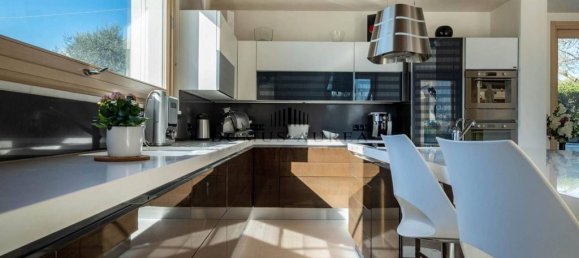 4 bedrooms Villa in Lavagno, Italy No. 150450 13