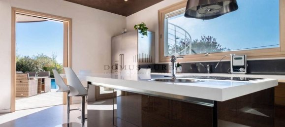 4 bedrooms Villa in Lavagno, Italy No. 150450 9