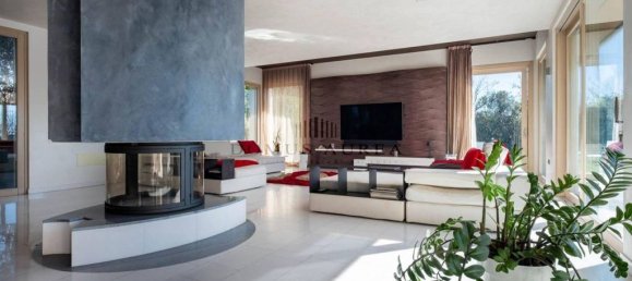 4 bedrooms Villa in Lavagno, Italy No. 150450 6