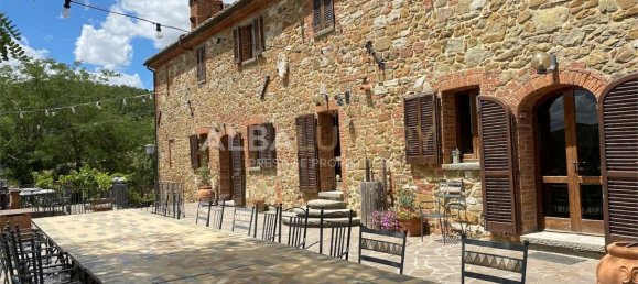 9 bedrooms Villa in Sinalunga, Italy No. 458 5