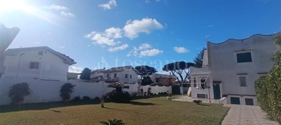 Вилла с 4 комнатами в Анцио, Италия № 210268 2