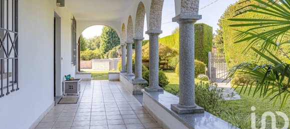 4 bedrooms Villa in Casnate con Bernate, Italy No. 360389 10