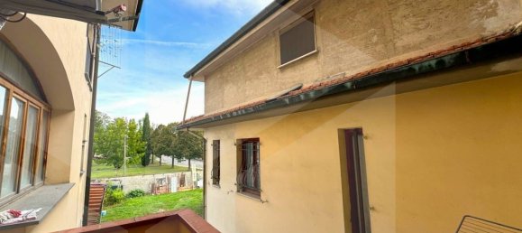 3 bedrooms Apartment in Ponsacco, Italy No. 27930 2