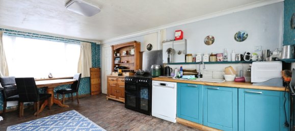 3 bedrooms House in Freshwater and Totland, United Kingdom No. 2067 10