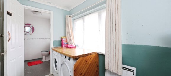 3 bedrooms House in Freshwater and Totland, United Kingdom No. 2067 3