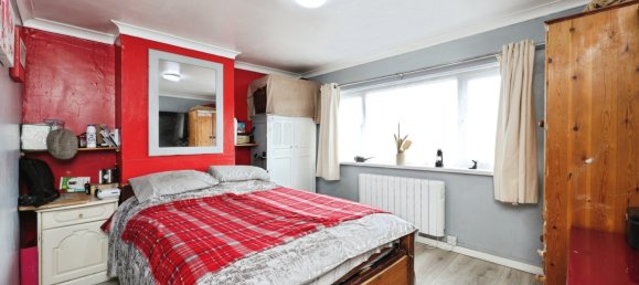 3 bedrooms House in Freshwater and Totland, United Kingdom No. 2067 13