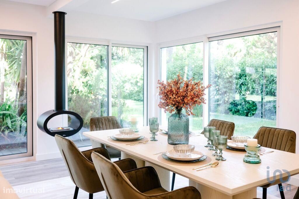 4 bedrooms Villa in Almada, Portugal No. 239213