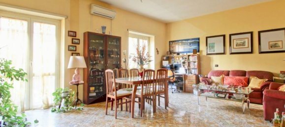 5 rooms Apartment in Rome, Italy No. 17523 2