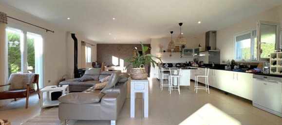 3 bedrooms Villa in Ain, France No. 339318 4