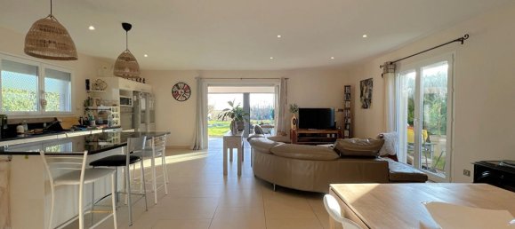 3 bedrooms Villa in Ain, France No. 339318 8