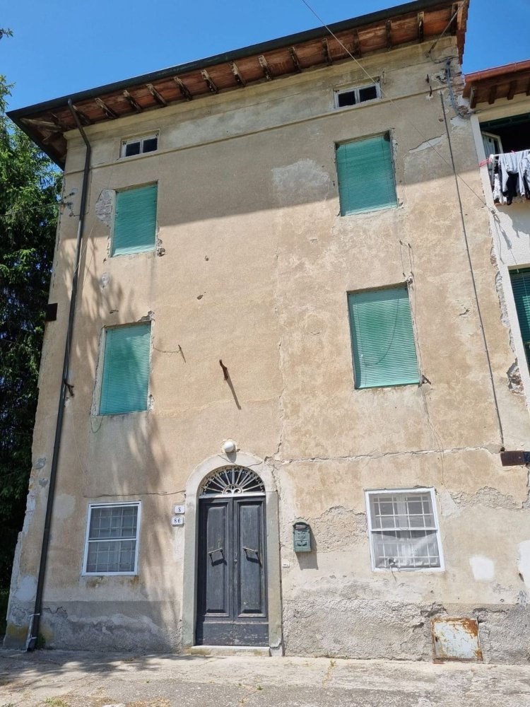13 rooms House in Lucca, Italy No. 256429