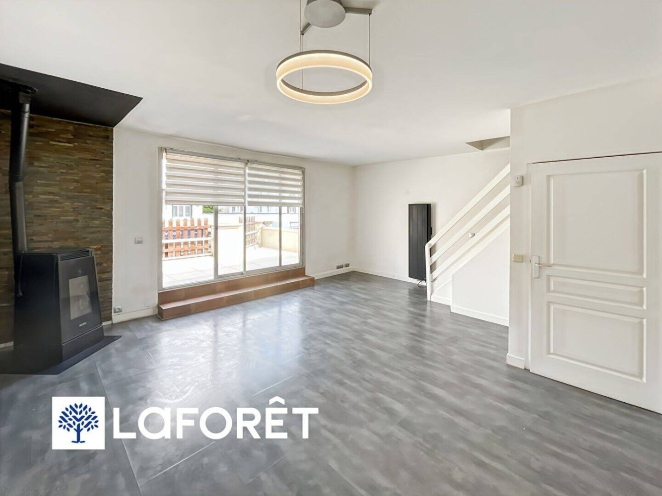 2 Schlafzimmer Doppelhaus in Sainte-Genevieve-des-Bois, France, Nr. 279555