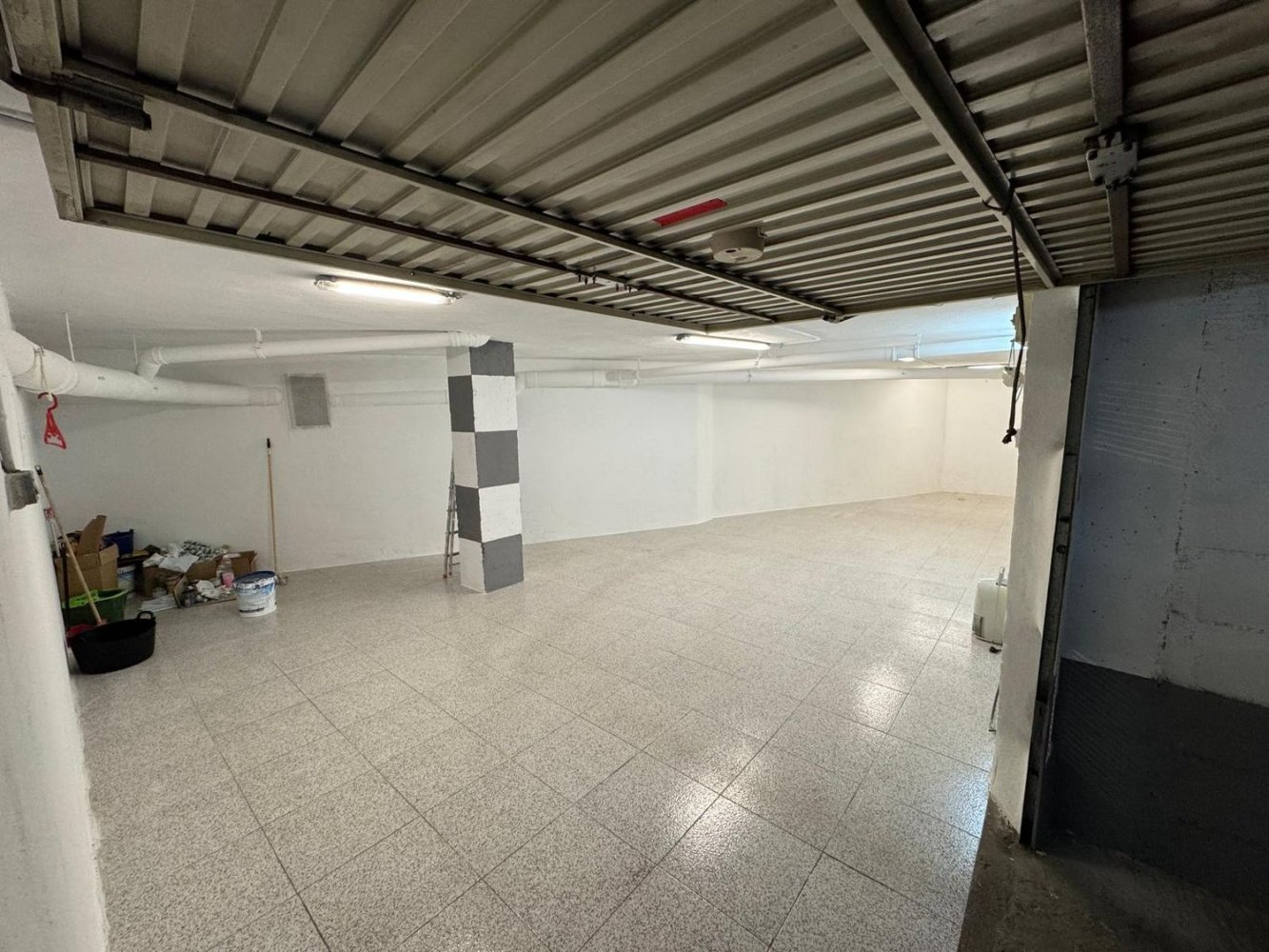 48m² Garage in Santander, Spain No. 140685