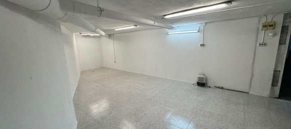 48m² Garage in Santander, Spain No. 140685 2