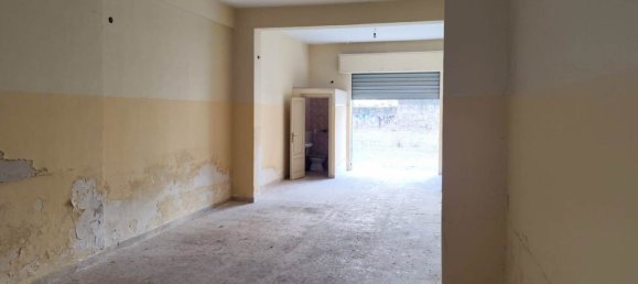 Imóvel comercial em Palermo, Italy 60 m² N.º 380777 2