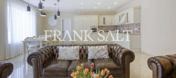 6 bedrooms House in Ghajnsielem, Malta No. 5768 10