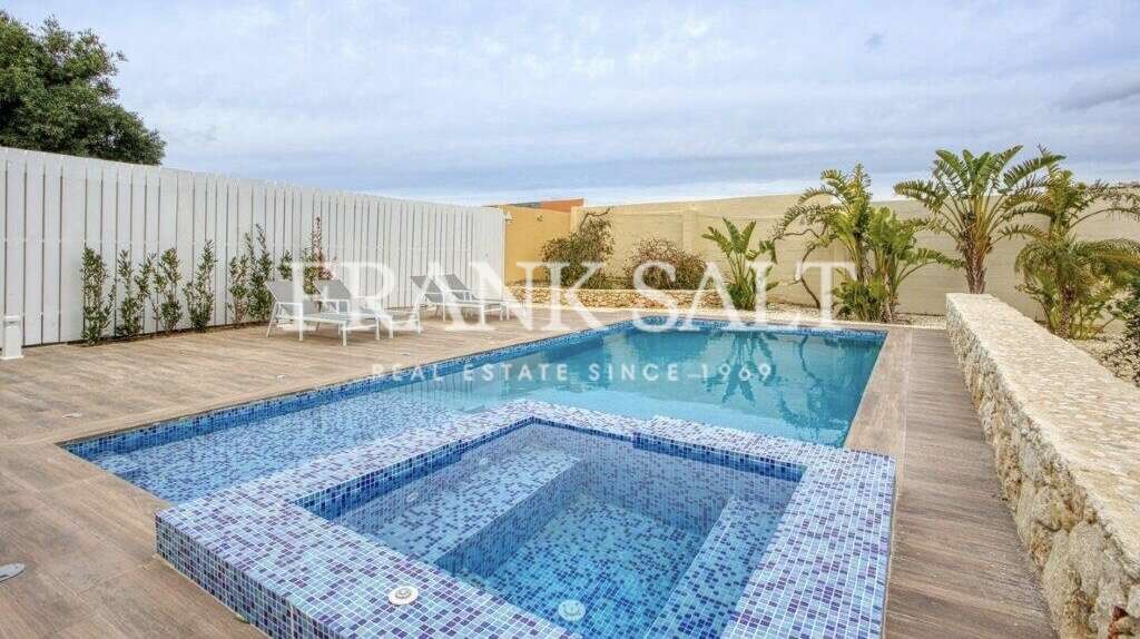 6 bedrooms House in Ghajnsielem, Malta No. 5768