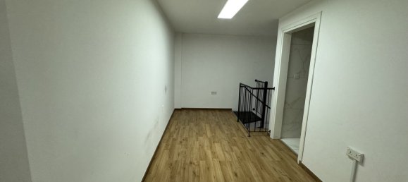  محلّ في Larnaca, قبرص 70متر مربع رقم 26331 8