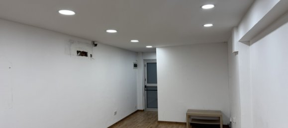  محلّ في Larnaca, قبرص 70متر مربع رقم 26331 3