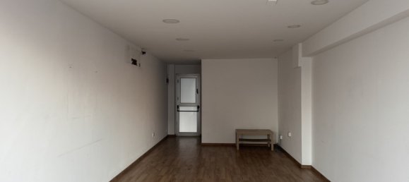  محلّ في Larnaca, قبرص 70متر مربع رقم 26331 2