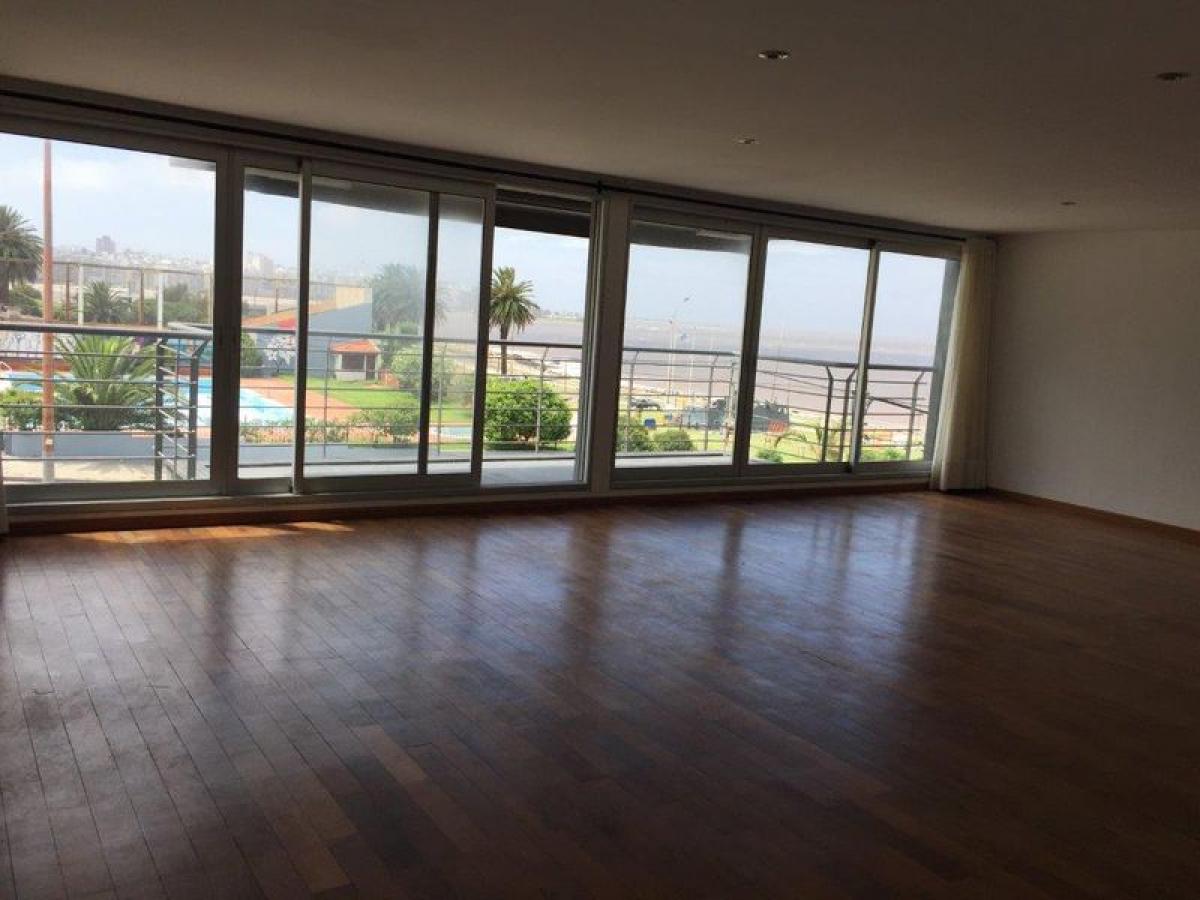 3 bedrooms House in Montevideo, Uruguay No. 12696