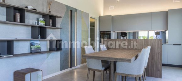 2 Schlafzimmer Villa in Padenghe sul Garda, Italy, Nr. 10401 10