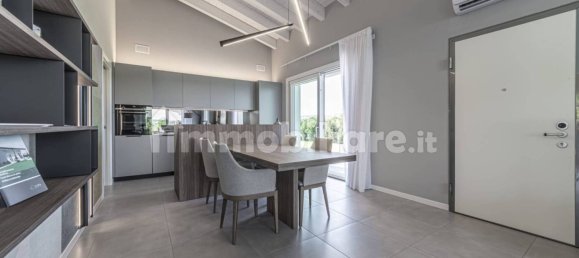 2 Schlafzimmer Villa in Padenghe sul Garda, Italy, Nr. 10401 9