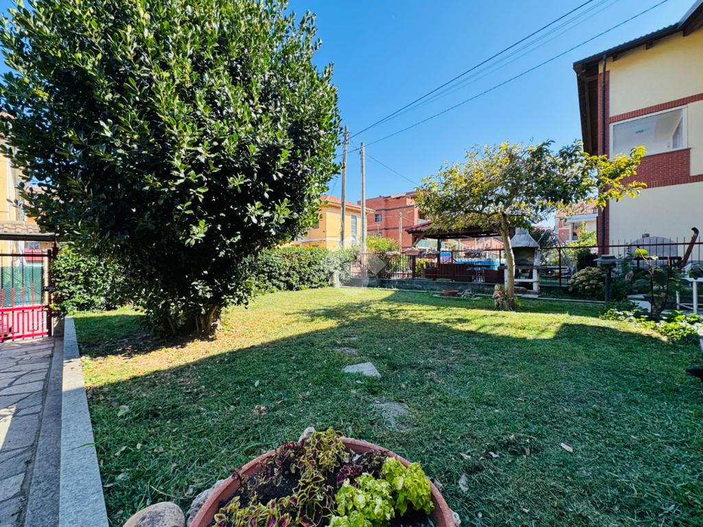 3 bedrooms Villa in Rivoli, Italy No. 263957