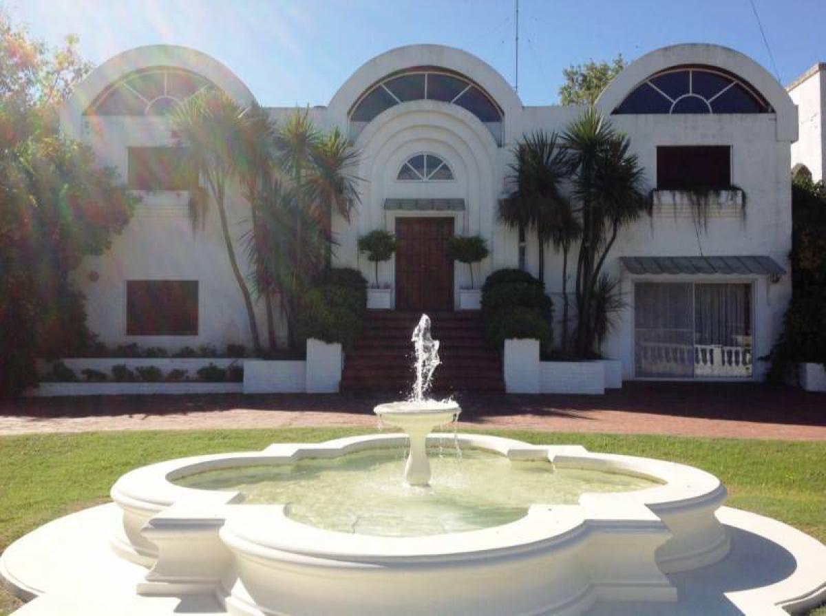 Casa de 3 dormitorios en Marcos Paz, Argentina No. 19678