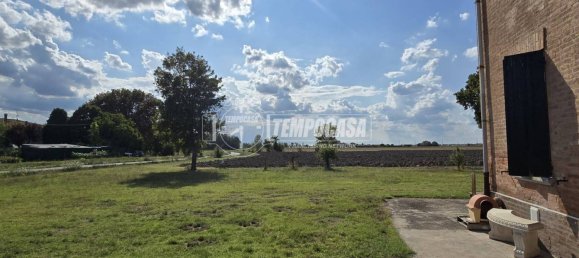 3 bedrooms Villa in Calderara di Reno, Italy No. 280549 2