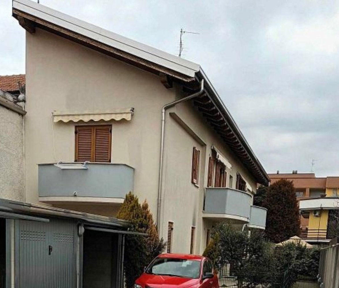 Apartamento de 2 habitaciónes en Solaro, Italy No. 110387