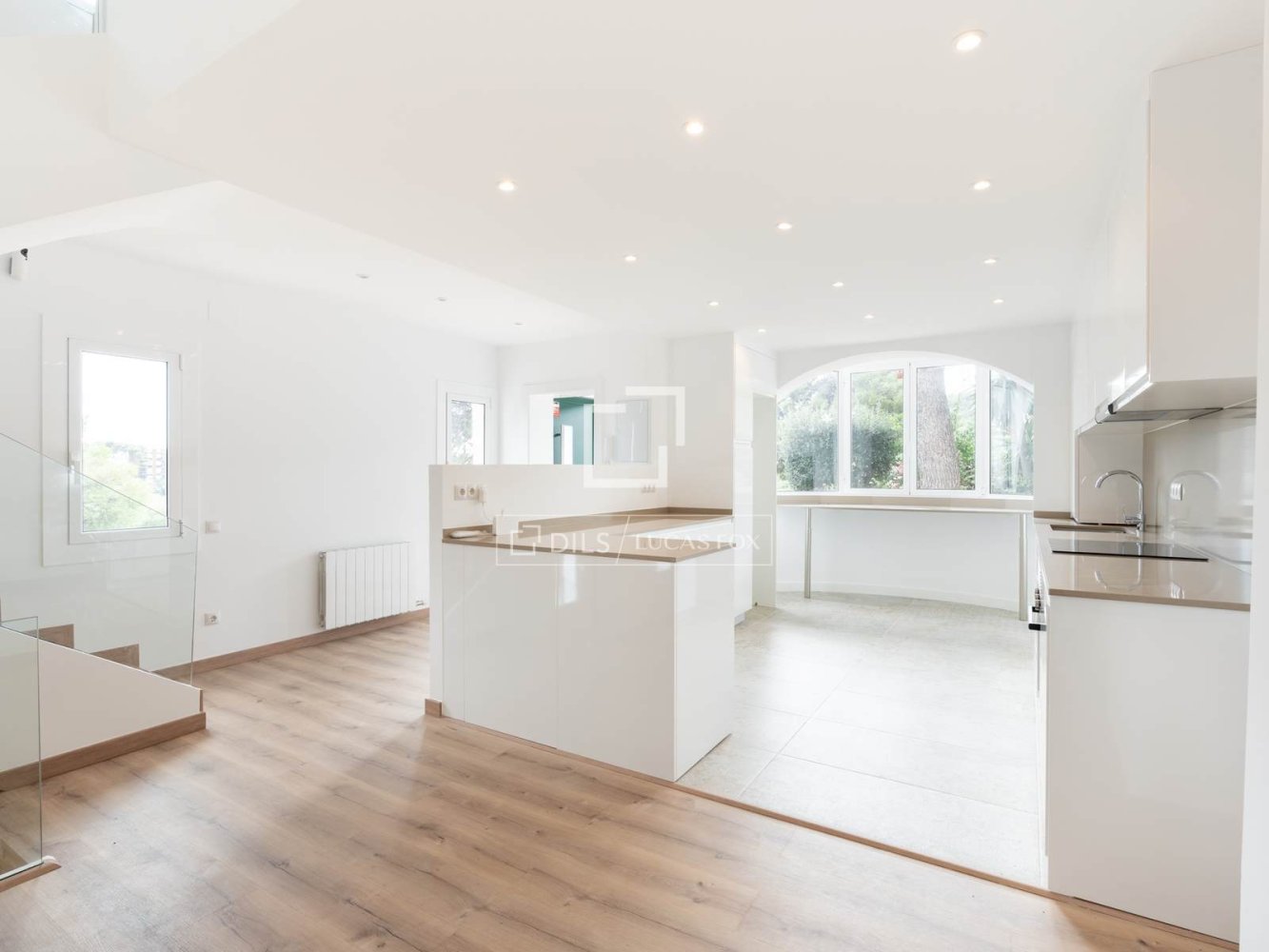 Villa de 4 dormitorios en Castelldefels, Spain No. 352004