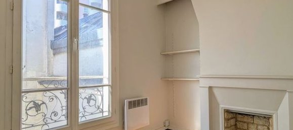 1 bedroom Duplex in Paris, France No. 176095 2