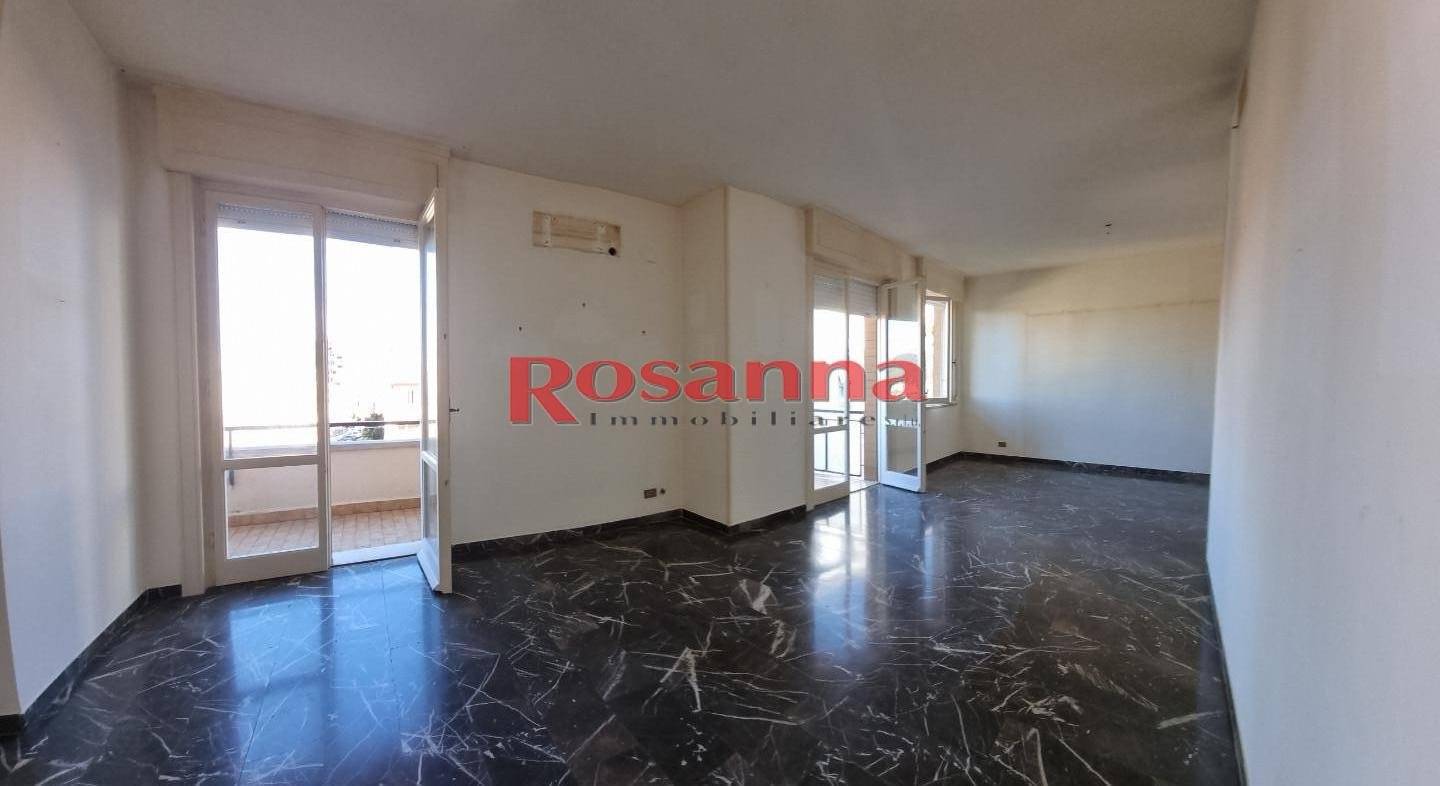 2 bedrooms Apartment in Livorno, Italy No. 222636