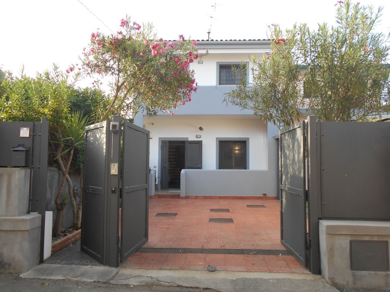 5 bedrooms Villa in Acireale, Italy No. 331909